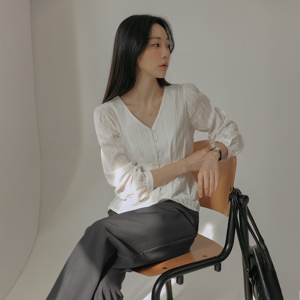 ルベロンコットンVネックレースストラップブラウス