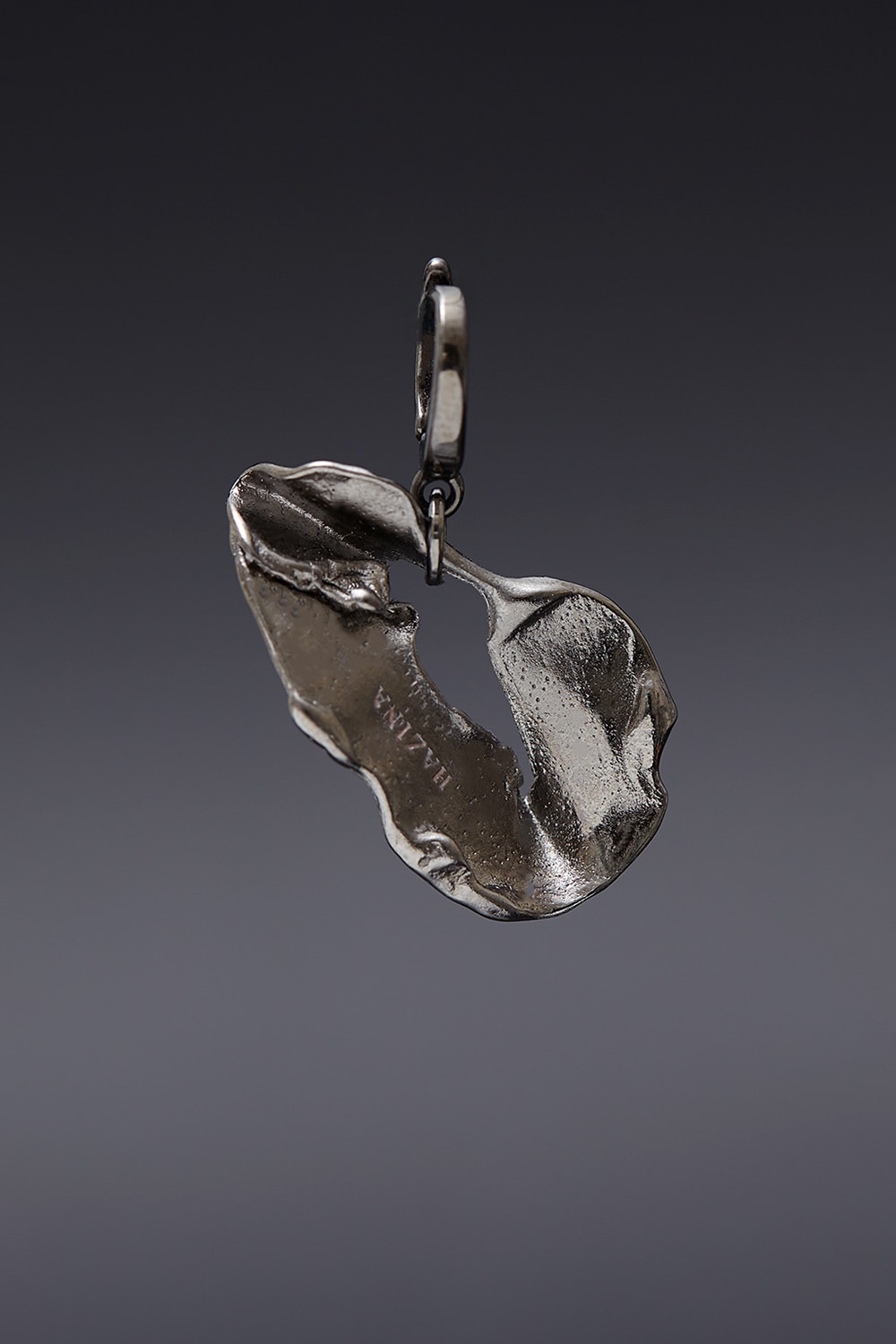 [HAZINA] Noir De_Leaf Pendant