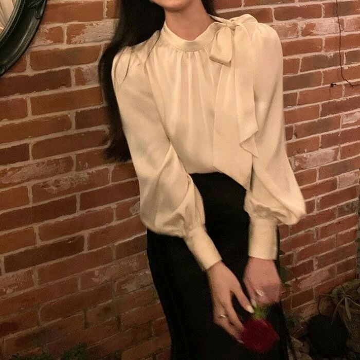 白 ス シャツ 大人 40代 通勤 ボウタイ パフスリーブ オフィス フェミニン レディース 50代 ブラウス リボン カジュアル 可愛い 20代 長袖 フォーマル 30代 エレガント シンプル オケ