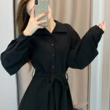 ミドル丈ワンピース シンプル ブラック 黒 ミドル丈 袖あり 長袖 襟付き Ａライン ボタン