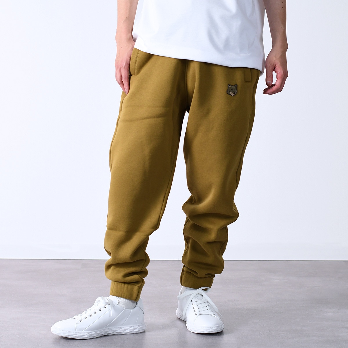 MAISON KITSUNE メゾンキツネ ズボン ボールド フォックスヘッド パッチ コンフォート ジョグ MM01125KM0307 メンズ カーキグリーン おすすめ プレゼント