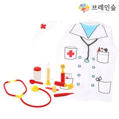 マランマランの衣装を含む医者の役割遊び