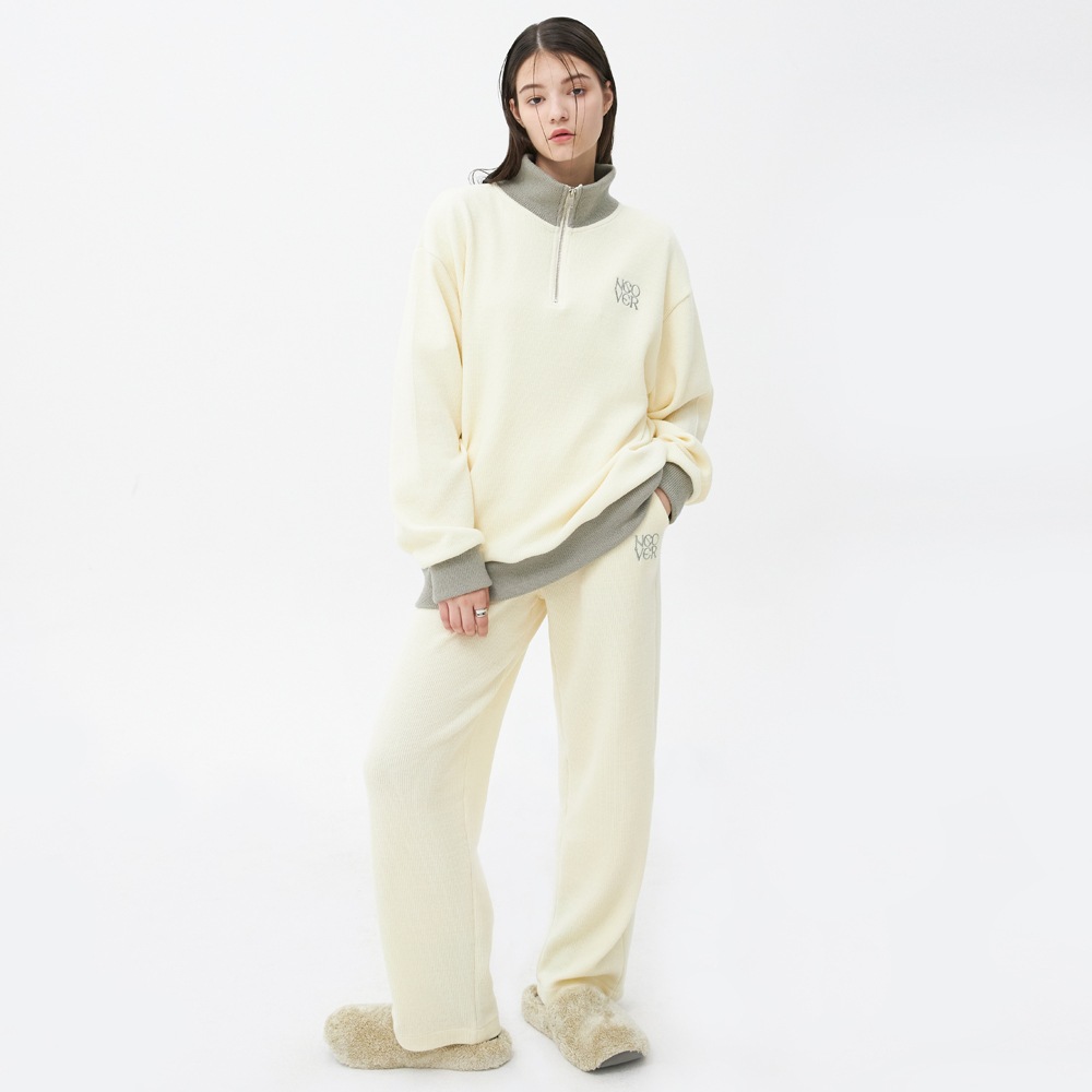 TYPO LOGO KNIT PANTS-IVORY
