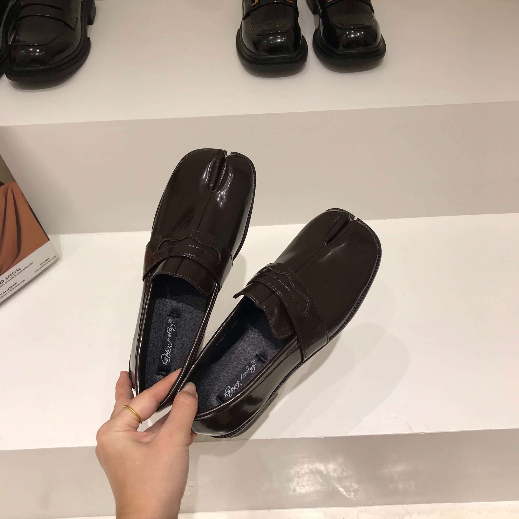 レディース 2color ブラック コーヒー足袋 ローファー 大人可愛い ママコーデ ママファッション 韓国系 オルチャン 人気 トレンド 新作 20代 30代 40代 靴 きれいめ かわい