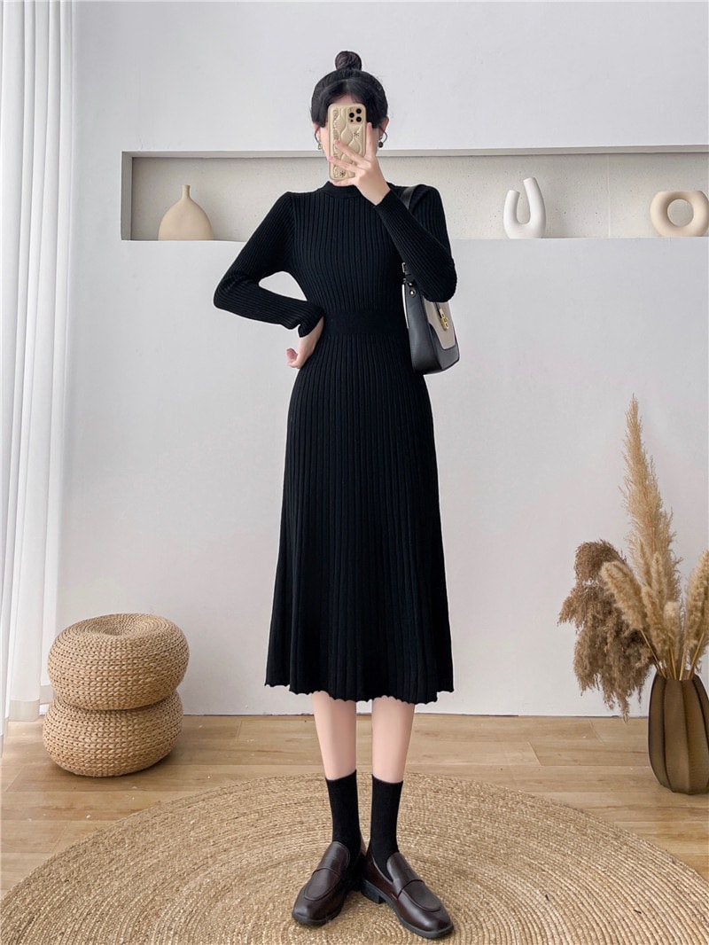 ブラックヘップバーンスタイルニットドレス子供秋と冬の新しい小さなコートボトムセータースカート内