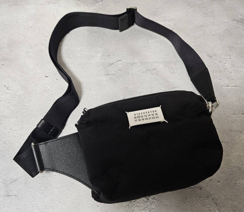 国内即発 グラム スラム ボディバッグ