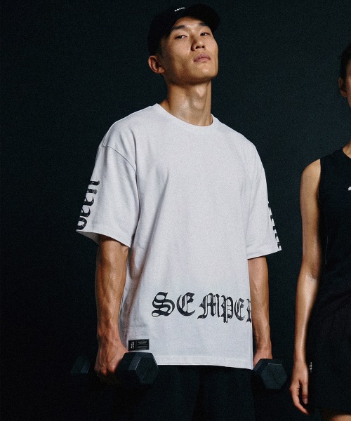 BEENTRILL ゴシックレタリングオーバーフィットメッシュTシャツ (ホワイト)
