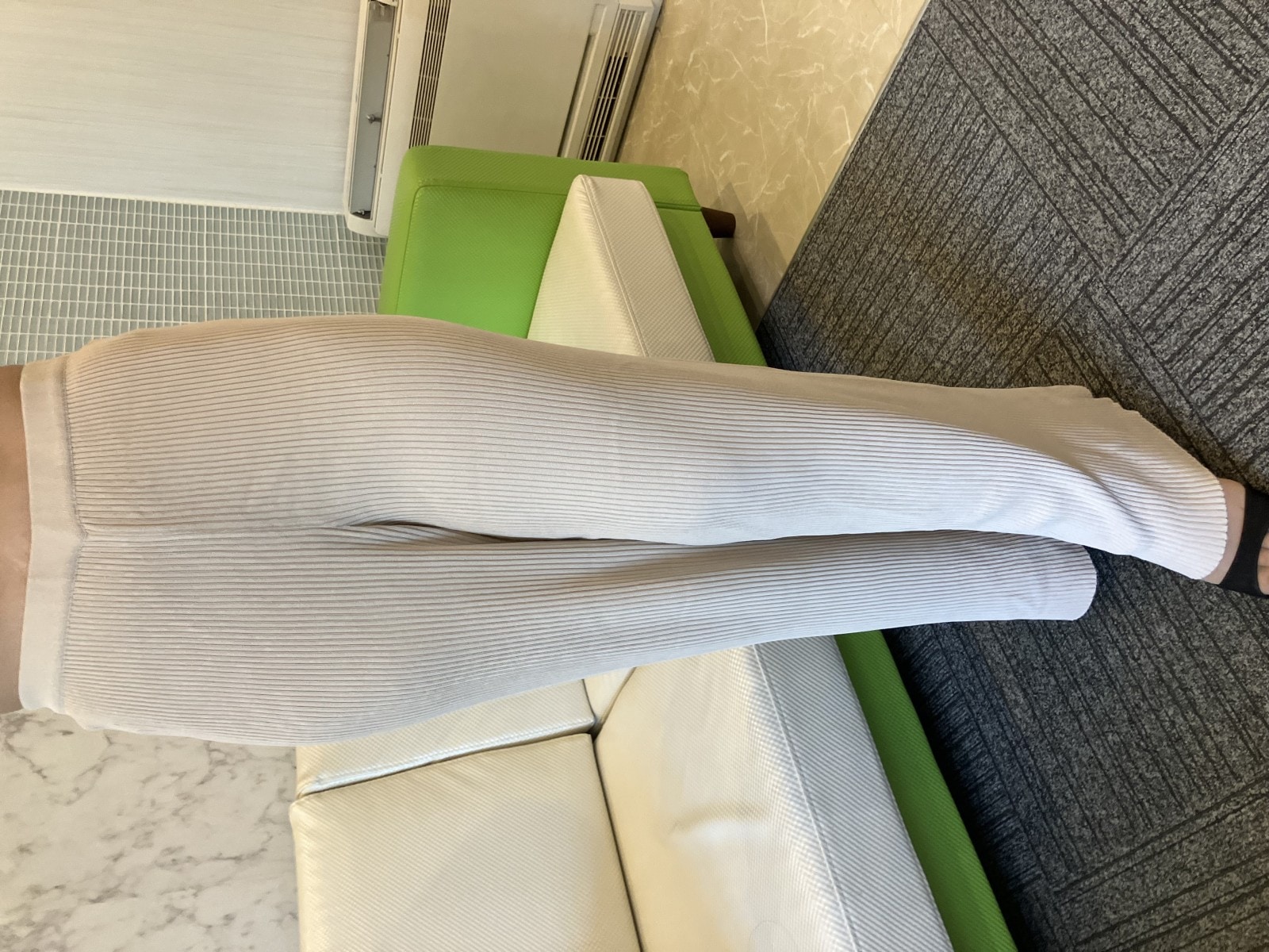 フレアパンツ 　 エクリュ系 リブ ニット フレア ボトム 36 ハイウエスト ライトベージュ 36 イタリア製 プルオン 8,970円