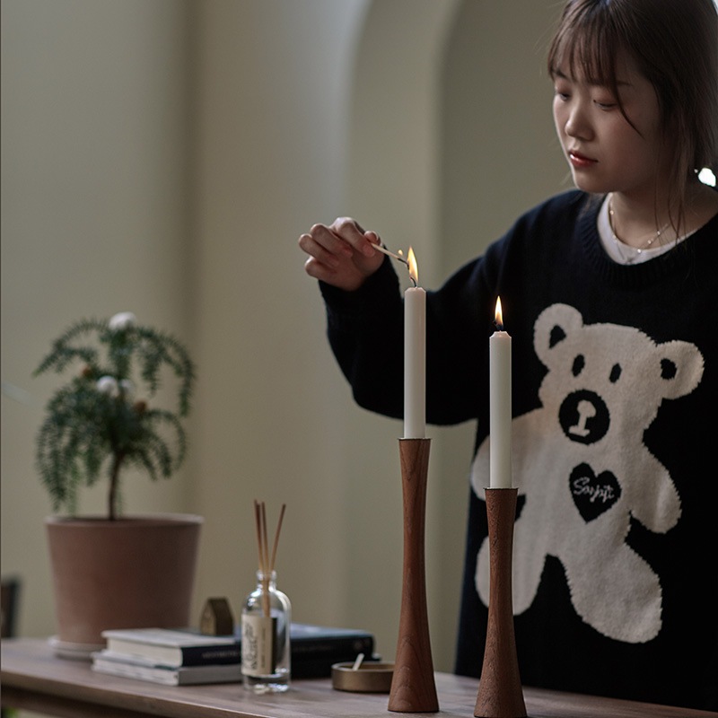 貴重なビルマチーク材のキャンドルホルダー