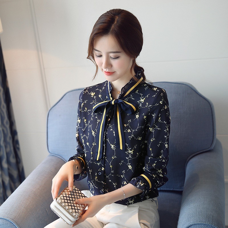 777.小花柄リボン付きシフォンブラウス（ネイビー）