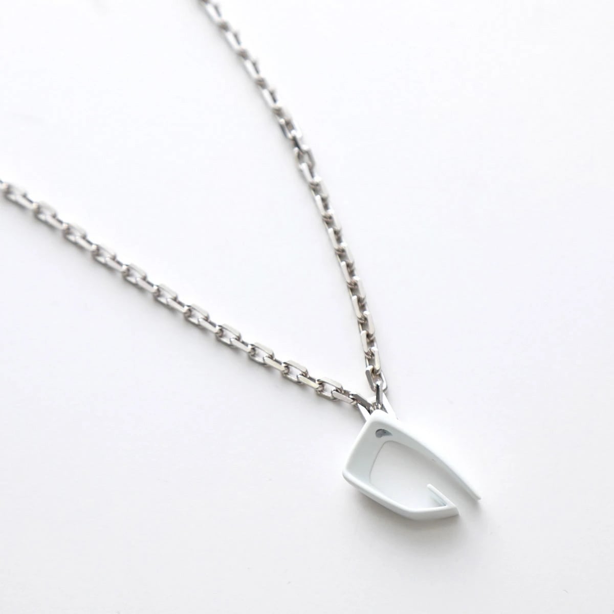 GIVENCHY ジバンシィ ネックレス BN00ARF045 メンズ ペンダント アクセサリー ジブカット 104/OPTIC-WHITE