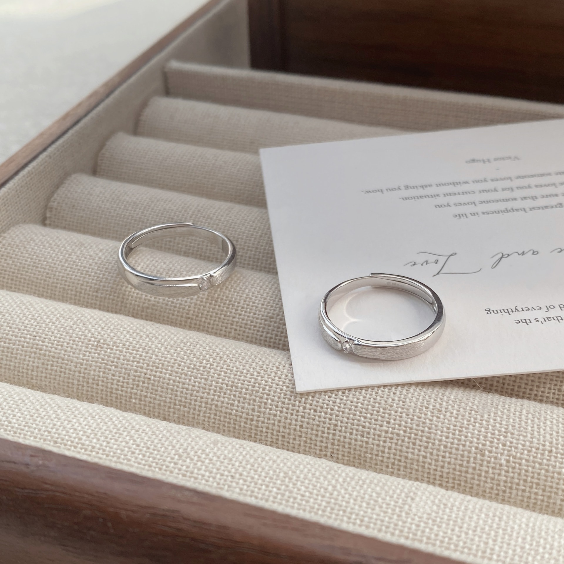 【1点ご購入 で10点プレゼントいたします】足銀糸引きカップルリング高級感ペアリングシンプル百合純銀開口リング