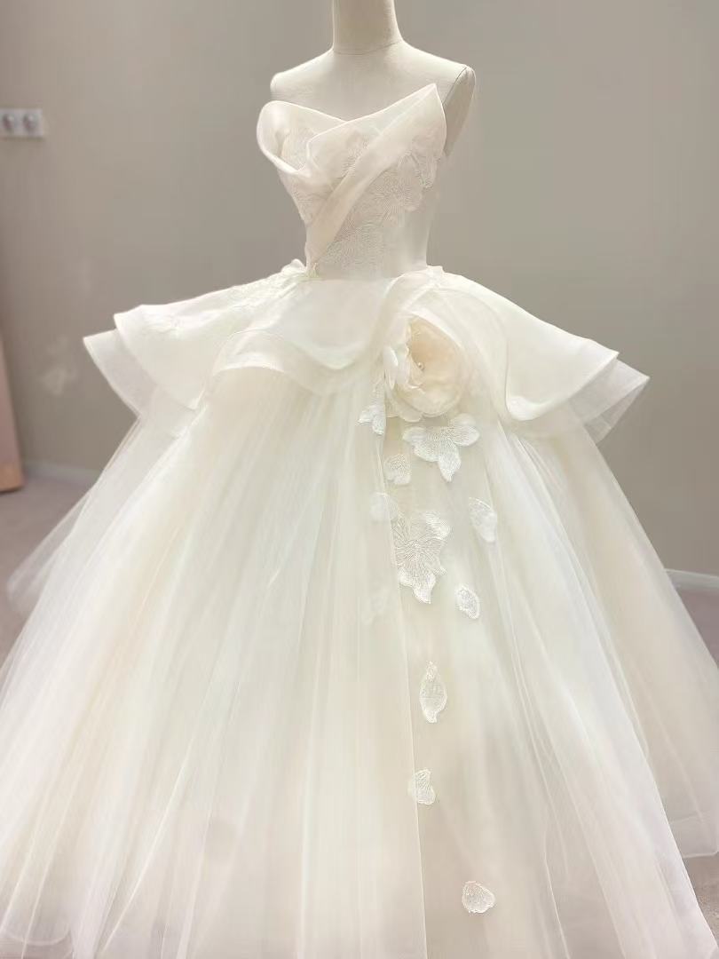 豪華！ウェディングドレス ベアトップ フリルドレス シアーな美しさ 花モチーフ 結婚式