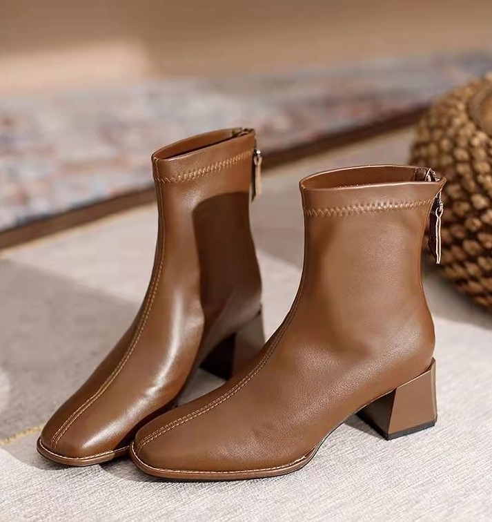【秋冬定番】 おしゃれ度アップ高見えデザインジッパーブーツ