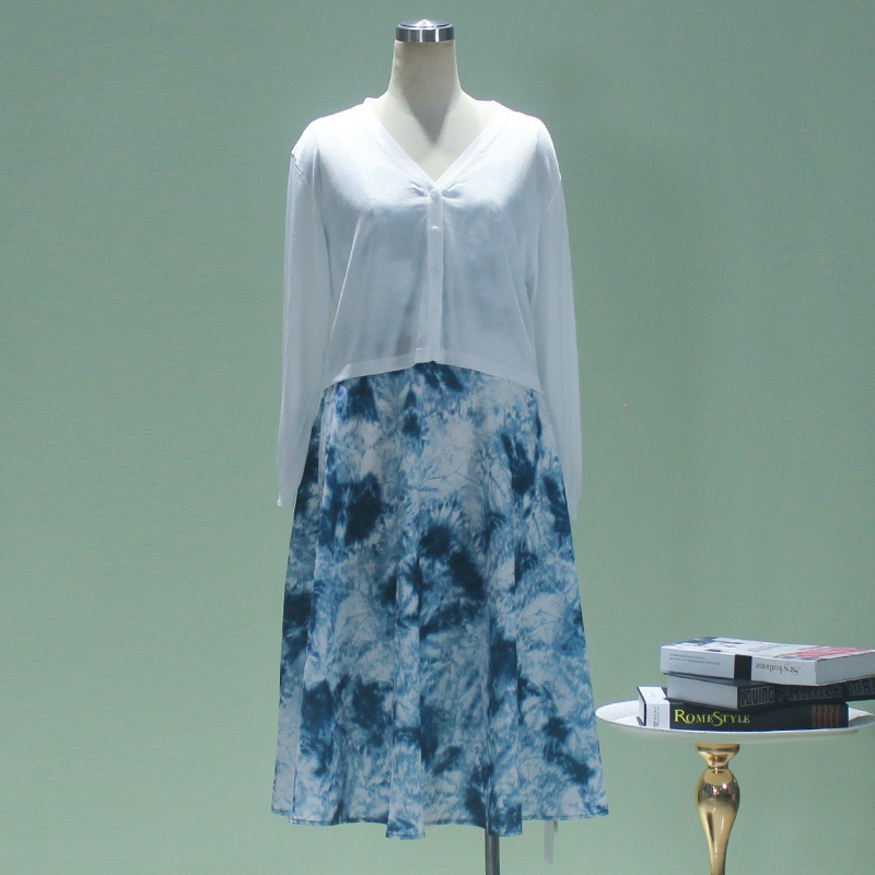 Xiaxin 花柄ドレスブルー絞り染めファッション年齢軽減痩身ロングスカート貿易気質バックレスサスペンダースカート