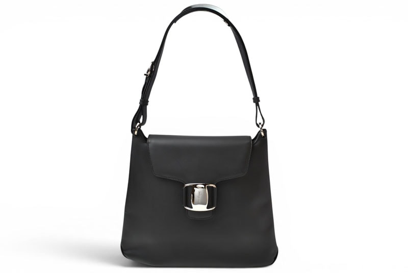 フェラガモ バッグ ヴァラ Salvatore Ferragamoショルダーバッグ 2WAY レザー ブラック シルバー金具【中古】