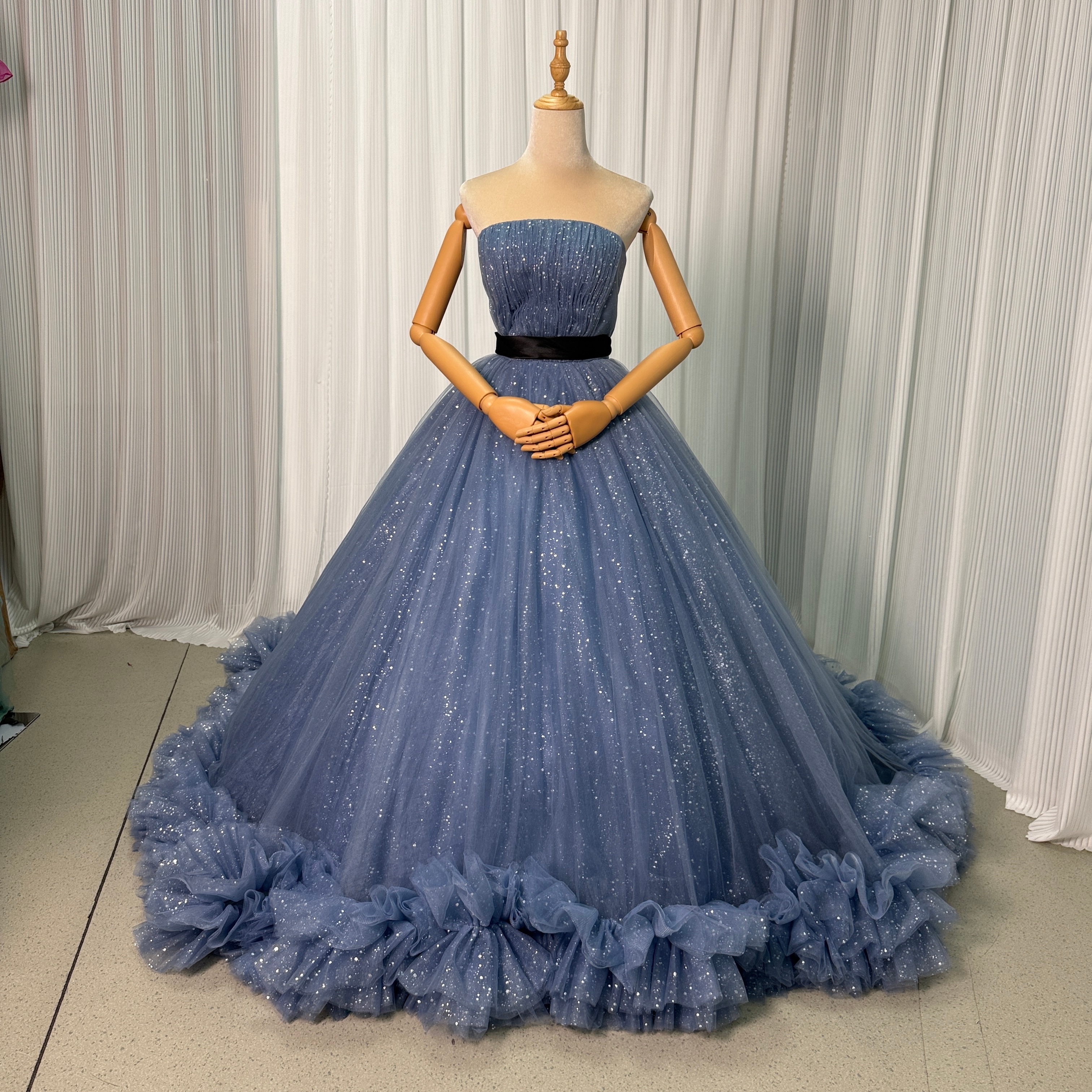 カラードレス ブルー ベアトップ キラキラチュール ラッフルフリル プリンセスライン 花嫁 35,711円