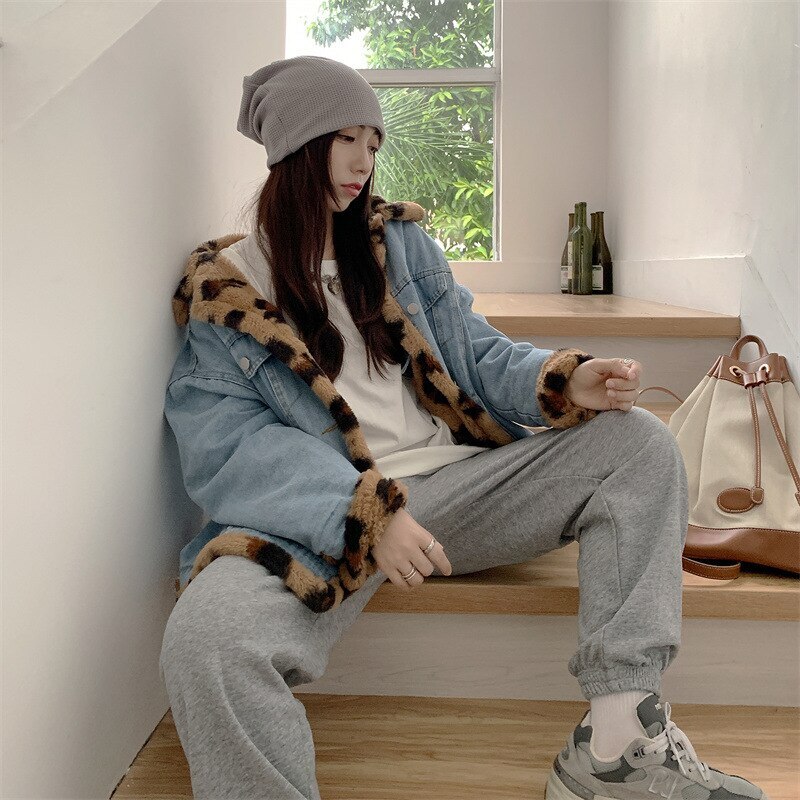 冬アウター冬 ニュースタイル おしゃれ 両面着用 流行り 裏起毛 厚手 デニム ジャケット 豹柄 中綿コート 防寒カジュア はボアで決まりフリースで決まり！77