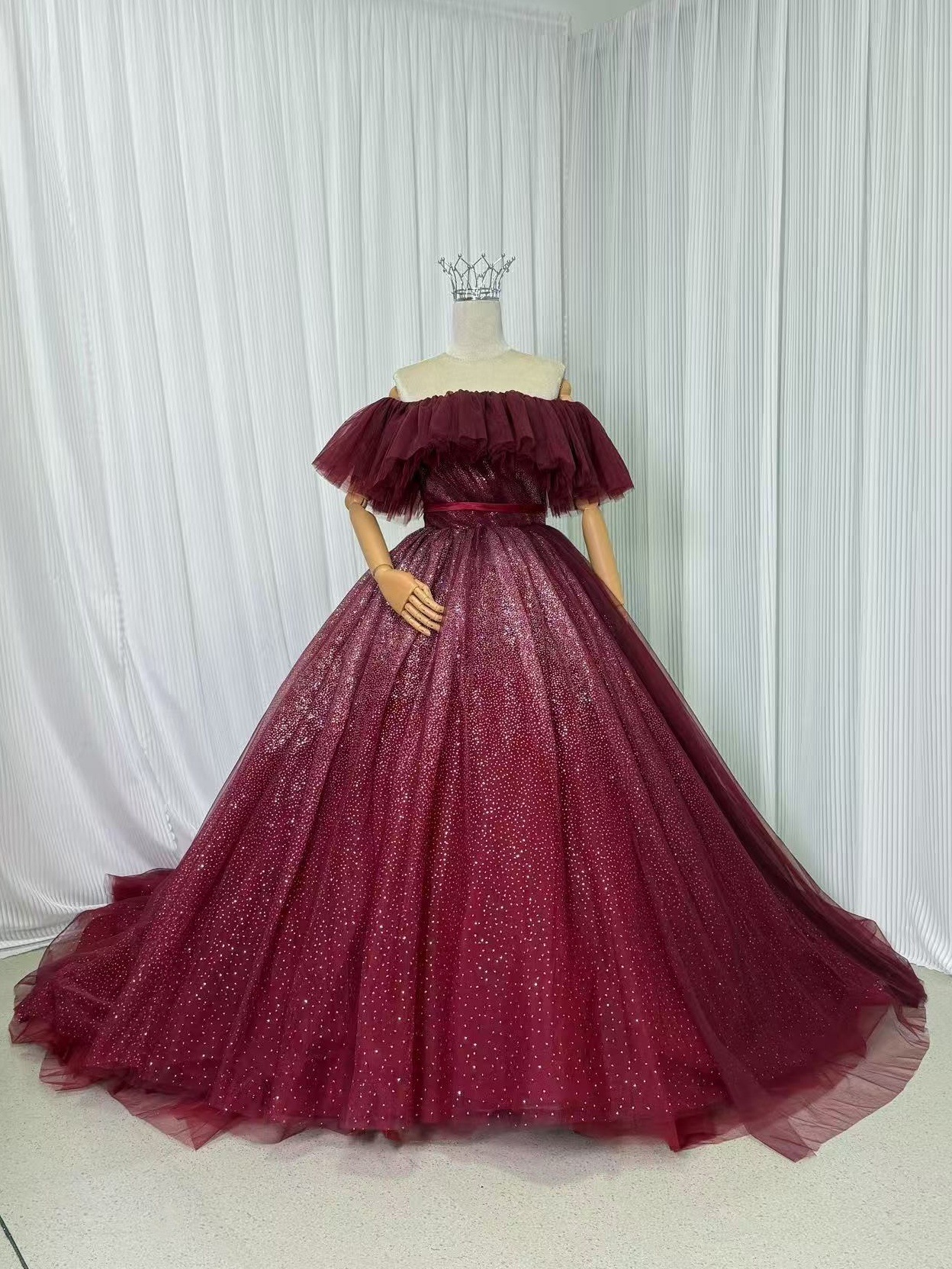 豪華！カラードレス ボルドー色 オフショルダー キラキラグリッターチュール グラデーション 前撮り