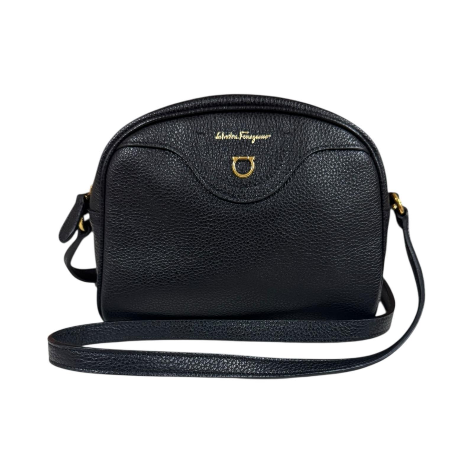 サルヴァトーレフェラガモ ガンチーニ ショルダーバッグ レザー GU-210411 ブラック Salvatore Ferragamo 中古