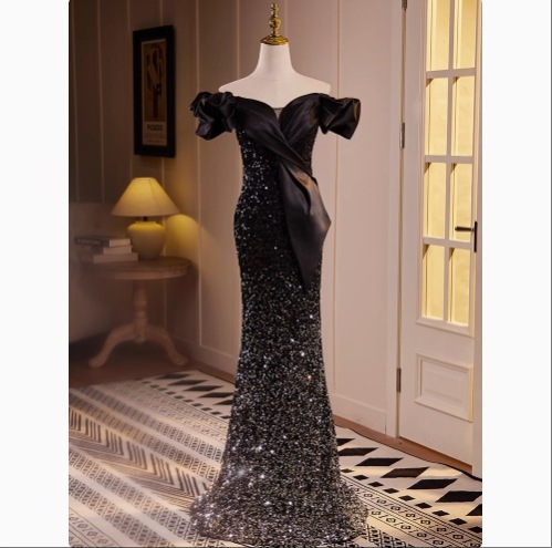 カラードレス ブラック オフショルダー 謝恩会/パーティー 豪華！ 編み上げ フランス風  マーメイドライン キラキラドレス