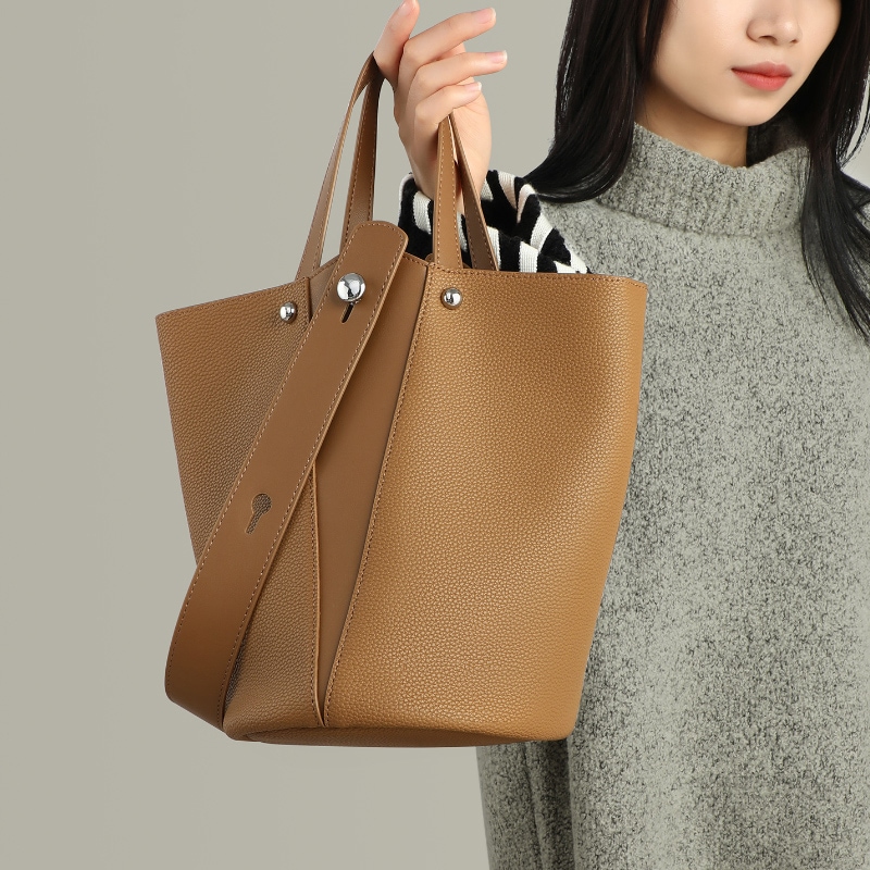 バッグ かばん 鞄 レディースバッグ ハンドバッグ ショルダーバッグ バッグインバッグ 軽量 大容量 柔らかい かわいい 大人可愛い きれいめ シンプル カジュアル 大人 上品 おしゃれ かっこいい