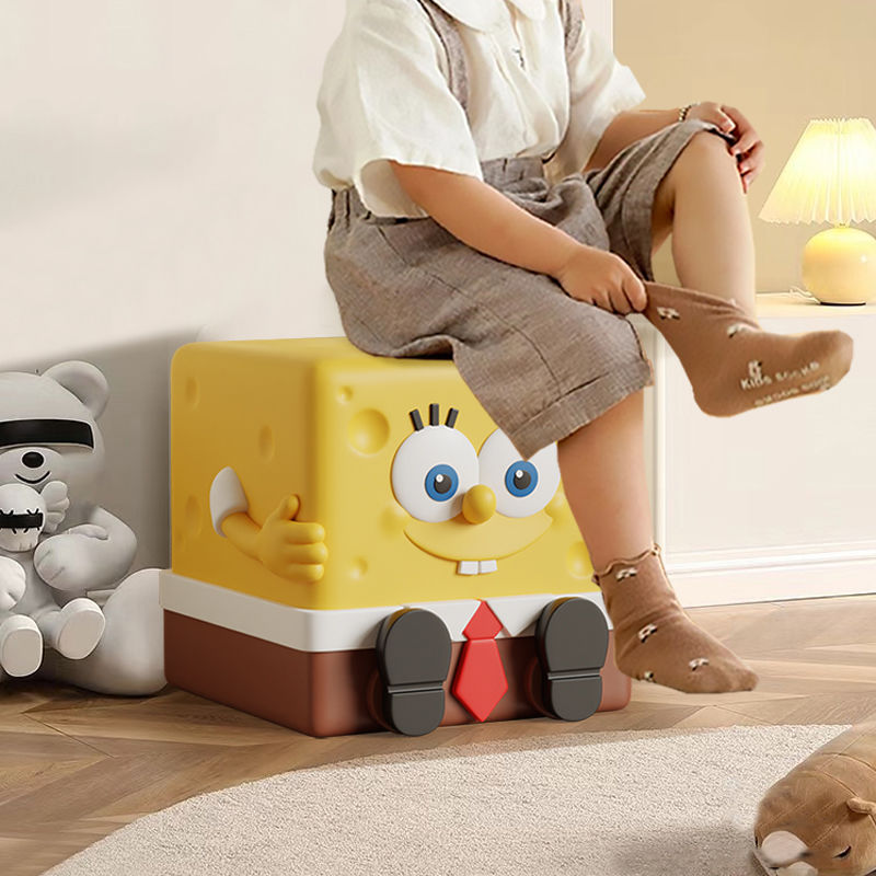 漫画の創意的なスポンジボブは靴の腰掛けを変えます家庭の入り口の小さい腰掛けが可愛い子供は靴を履いて腰掛けます