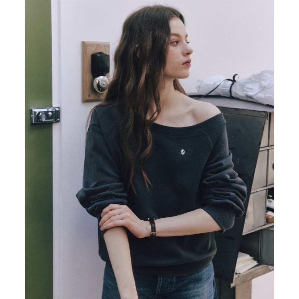 レターフロムムーンエディンオフショルダースウェットシャツ (ピグメントチャコール)