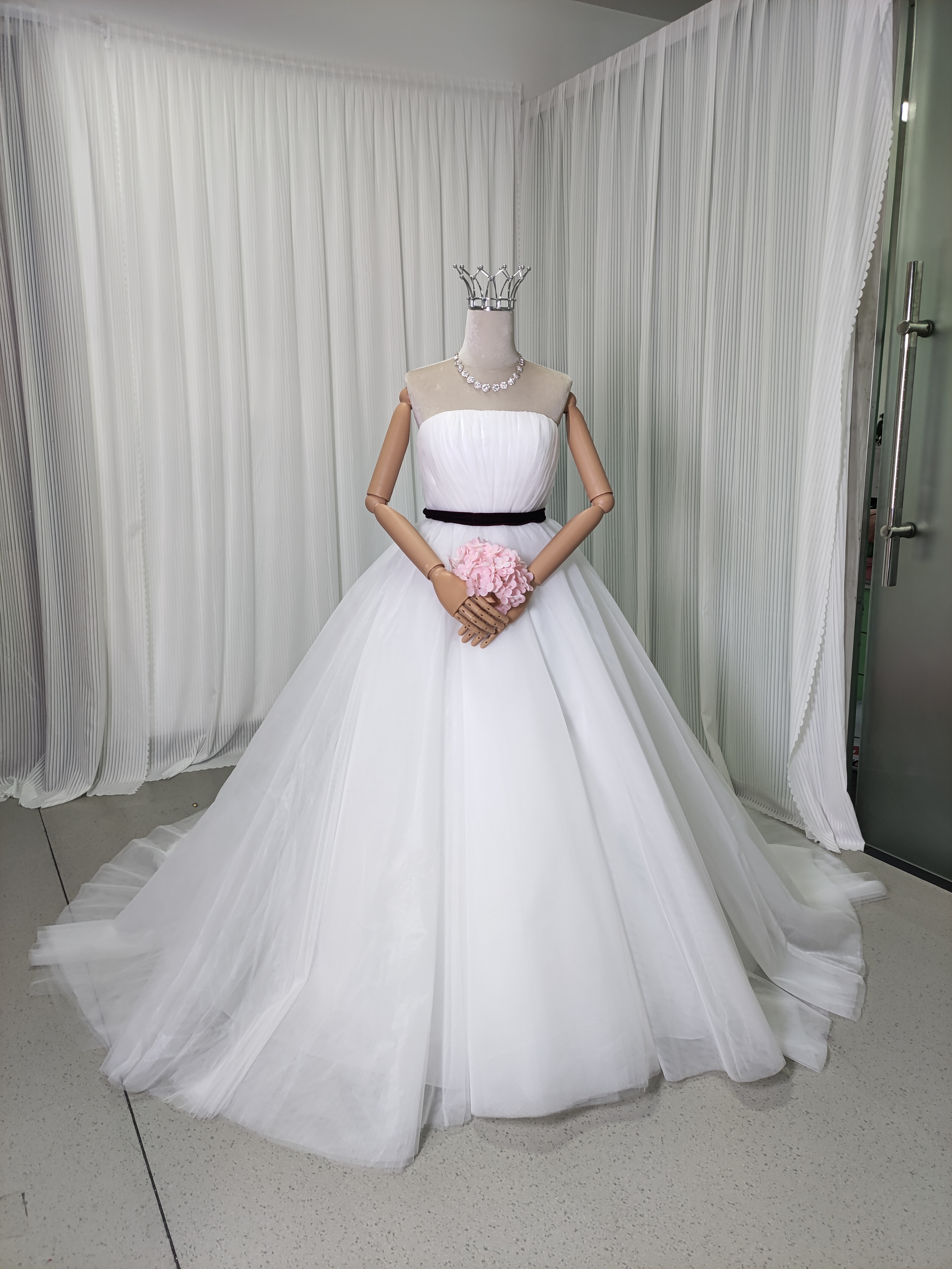 ウエディングドレス ベアトップ サッシュベルト Aライン 編み上げ 可愛い 花嫁