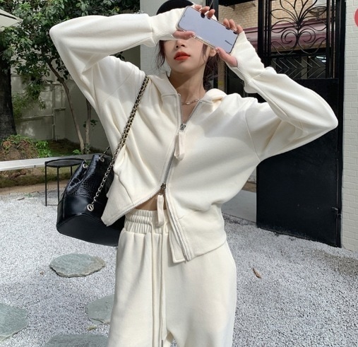 セットアップ パーカー スウェット ジャージ 長袖 萌袖 フード付き ファスナー ポケット 上下セット 2点セット お得 かわいい シンプル カジュアル おしゃれ お洒落 かっこいい 女子