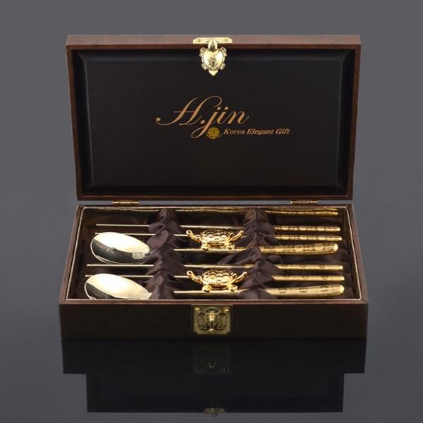 H.JIN 百寿百福 真空 夫婦 チタン金 箸スプーンペアセット 亀 高級箸スプーンセット カトラリー カメ 送料無料 高級 韓国食器 韓国製 還暦 結婚 お祝い 敬老の日