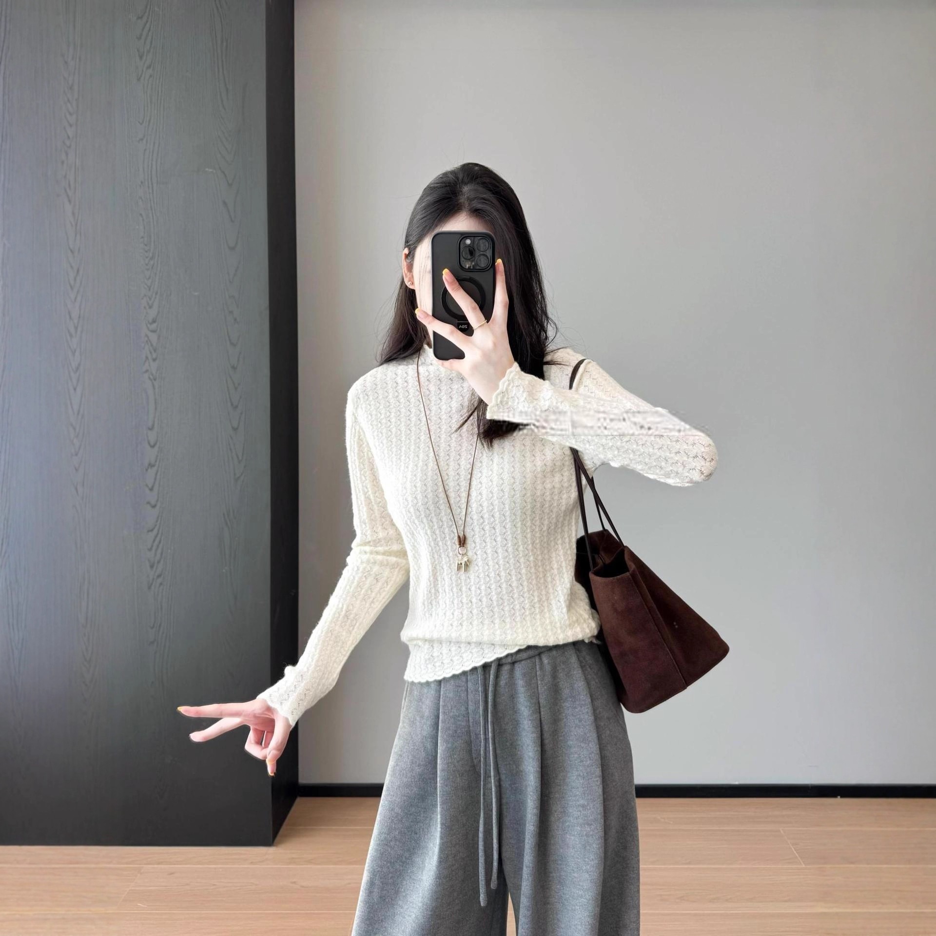 みんな何枚でも欲しいアイテムです～柔らかく弾力のあるセミハイネックのストレッチジャカードレースウールベースレイヤートップス（レディース）サイズ25秋冬G102624