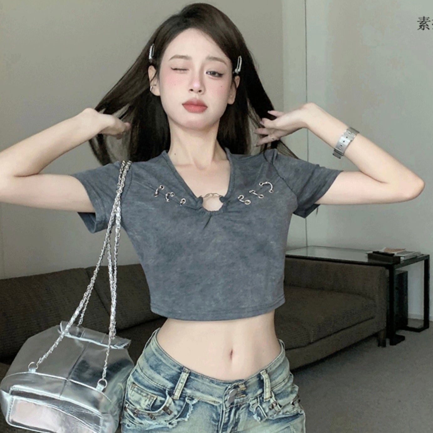 トップス Tシャツ ショート丈 袖あり 半袖 Vネック 襟なし スリム 細身 プルオーバー ポリエステル 薄手 大人可愛い きれいめ シンプル カジュアル 大人 上品 お洒落 かっこいい レトロ