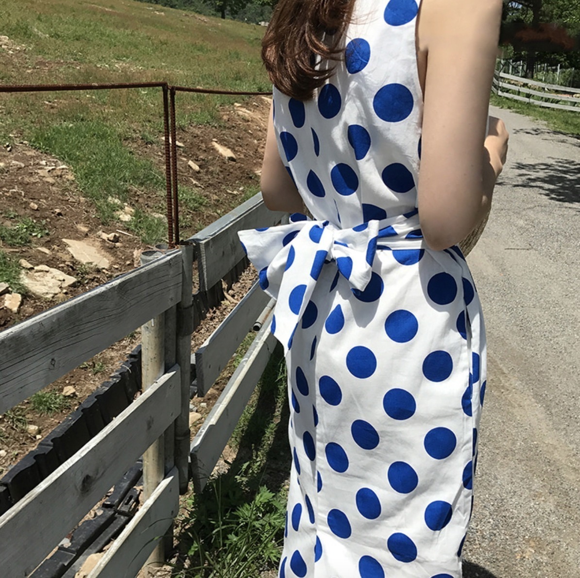 ワンピース タイト 膝丈 ノースリーブ クルーネック バックリボン ウエストマーク かわいい レトロ 大人可愛い きれいめ ドット柄 春 夏 海 デート お出かけ リゾート S XL ホワイ