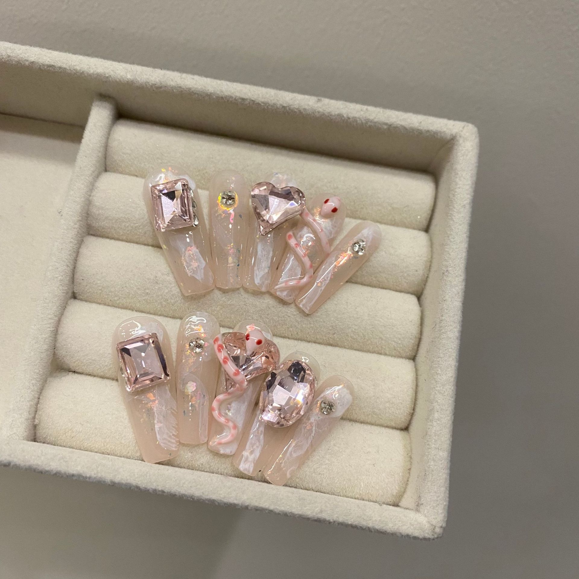 1つ買うと1つ ネイルチップ ロングオーバルハンドメイドネイルシールネイルアート化粧ポーチ-大容量