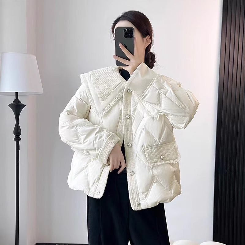 Xiaoxiangfeng ダウンジャケット女性のデザインニッチショートスタイル 2025 冬の新ホワイトダックダウンライト薄型リトルマンのジャケットトレンディ