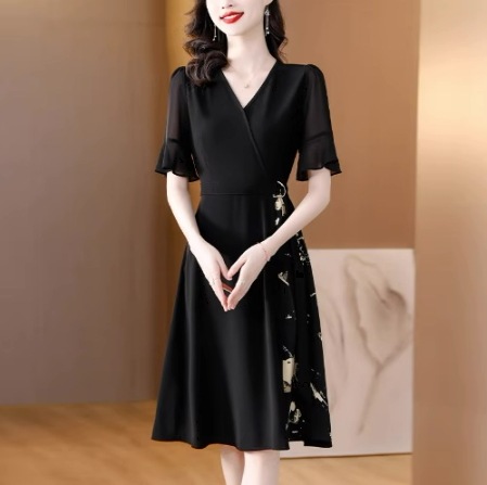 膝丈ワンピース ワンピース 膝丈 ひざ丈 袖あり 半袖 Vネック カシュクール フレア Aライン 快適 着心地 かわいい 大人可愛い きれいめ シンプル 大人 上品 おしゃれ お洒落 レトロ 大人女子