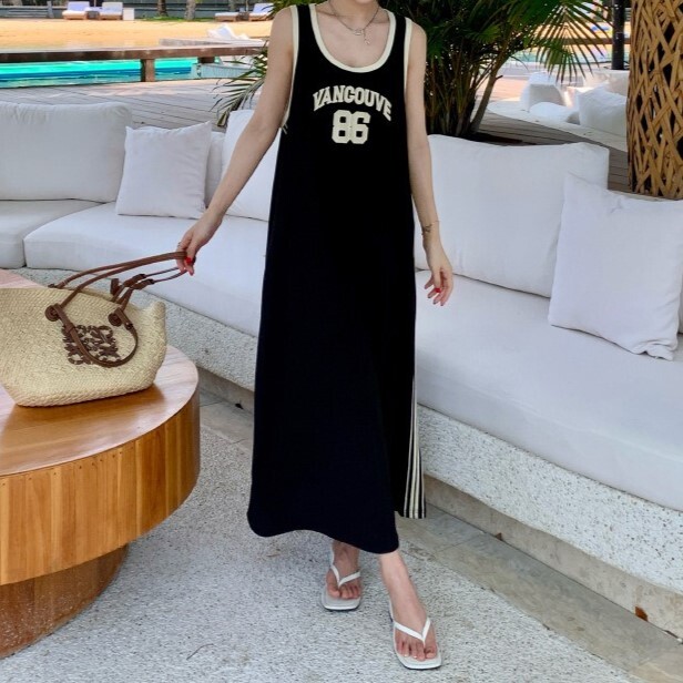サイドライン レディース ワンピース 膝下 ミモレ ロング 袖なし ノースリーブ Uネック 襟なし ノーカラー アメカジ カジュアル おしゃれ こなれ感 スポーティー 抜け感 カレッジ風 アメリカン