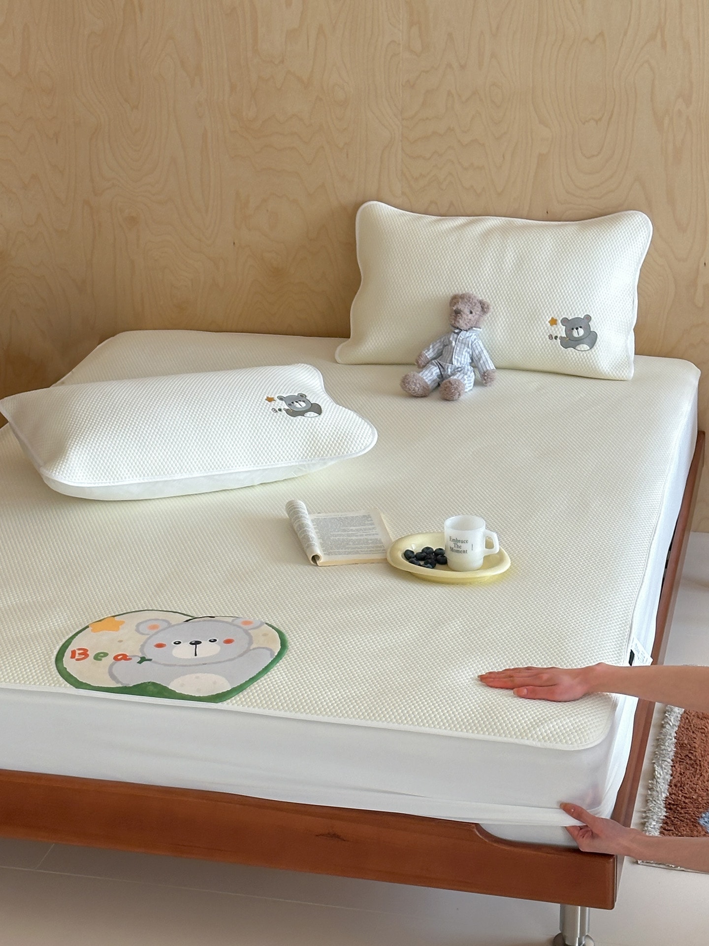かわいいカートゥーン柄の夏用ひんやり豆豆涼感マット布刺繍入り洗濯機で洗える折りたたみ式ソフトマットエアコンマット寝具
