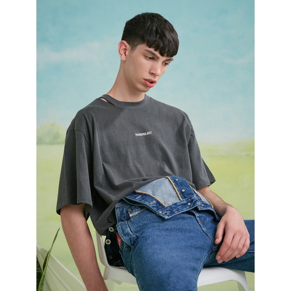 トランクプロジェクトリップドホールピグメント T シャツブラック