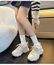 ベージュ