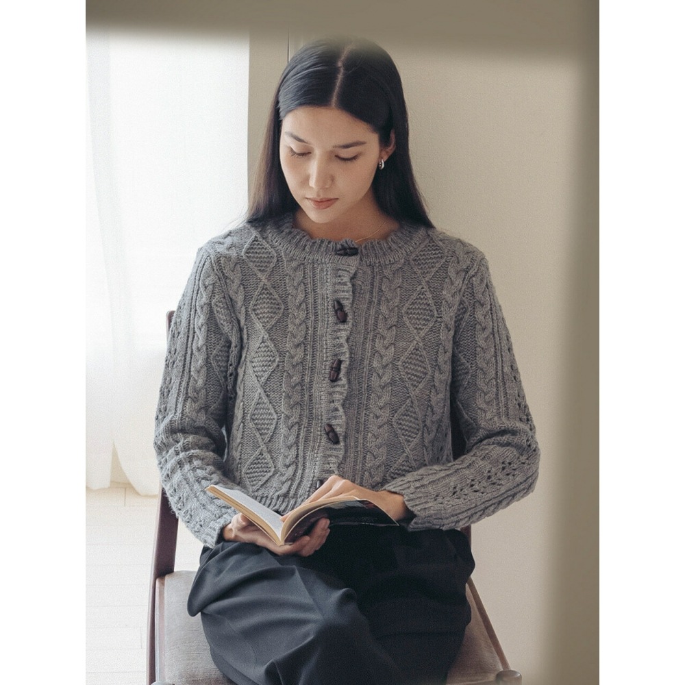 TILLIDIE スカラップ木製ボタンウールカーディガングレー