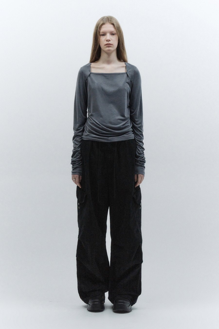 【INSILENCE】 SQUARE-NECK SHIRRING TOP : BLUE GREY