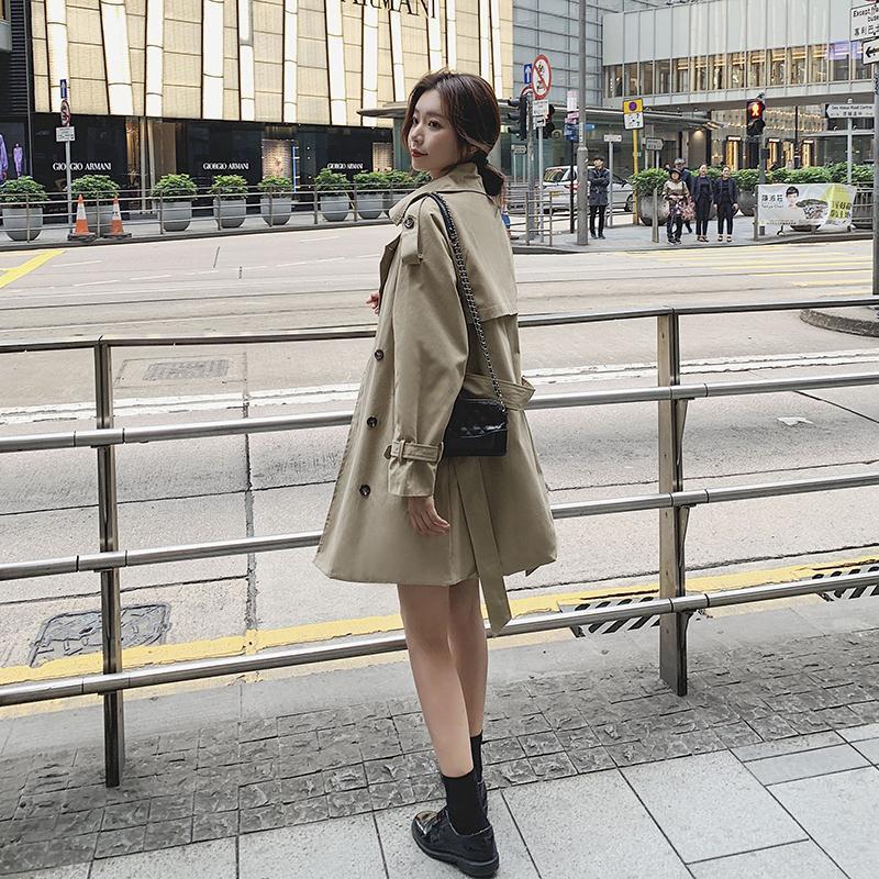 春と秋の人気の新しい韓国スタイル英国スタイルミドルレングス小さなカーキ薄いウインドブレーカー女性のジャケット