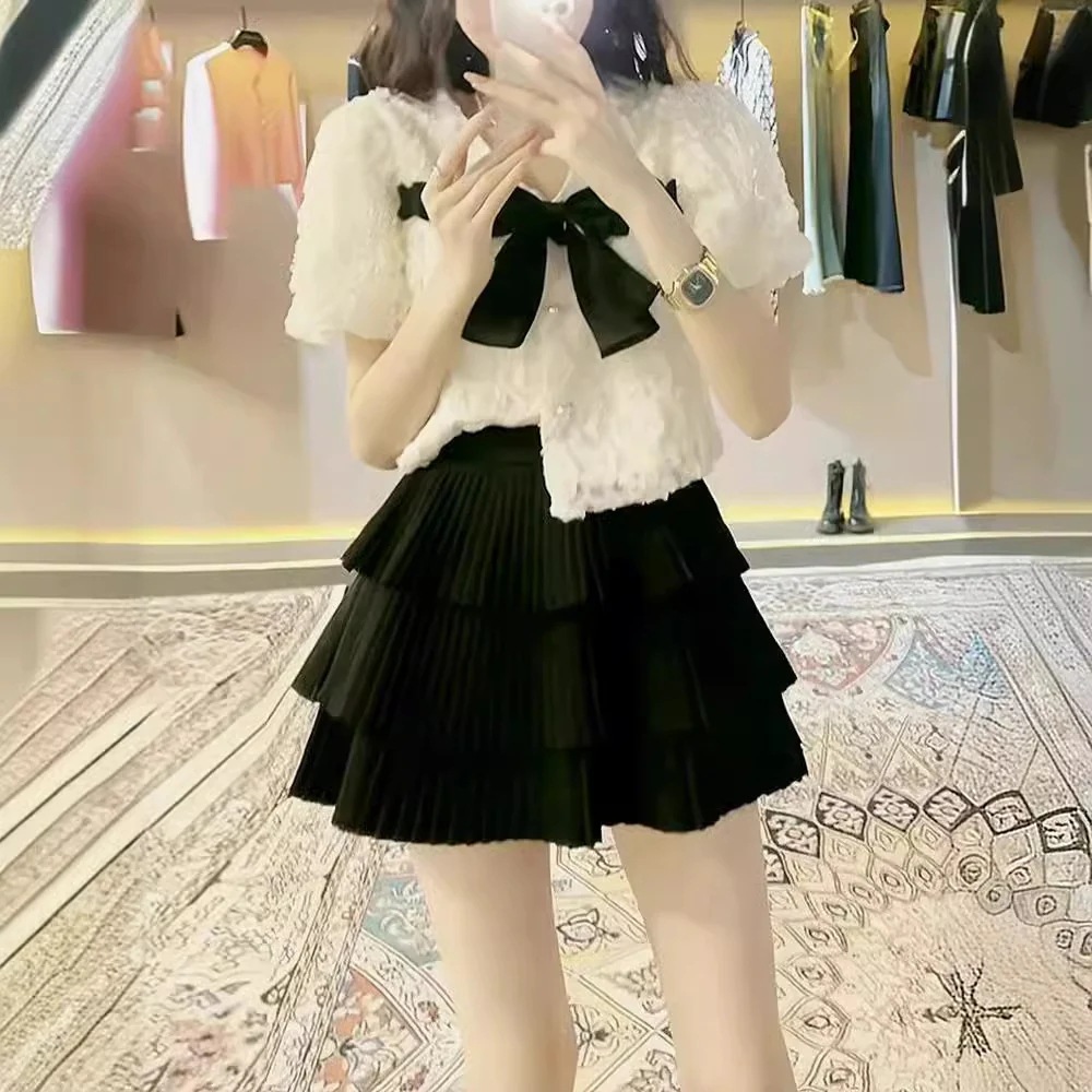 夏の新着：パフスリーブボウトップとプリーツケーキスカートのツーピースセット