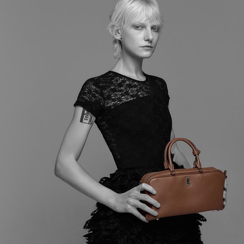 Toque Square Tote S (トーク スクエア トート スモール) キャメル _ VQB5-1TO751-1CAXX