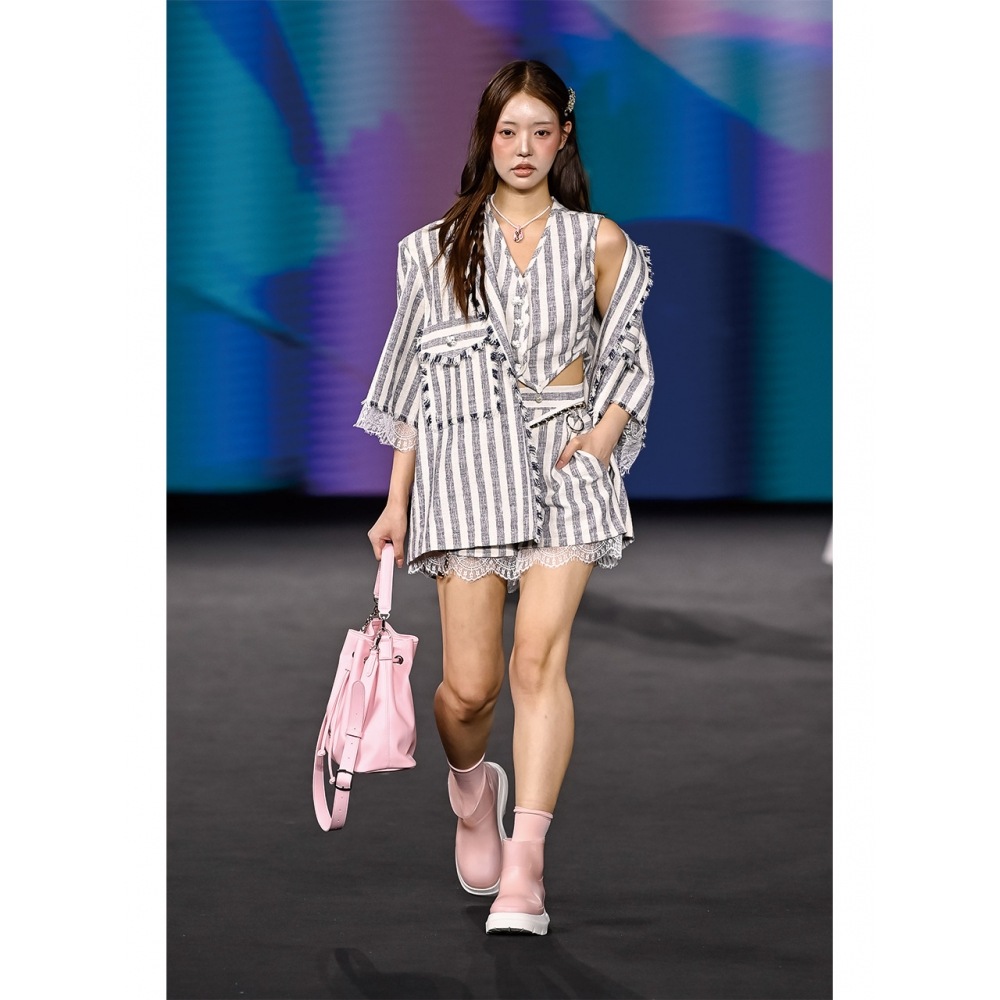 クァク・ヒョンジュコレクション 26SS グレーストライプ柄ショートパンツ