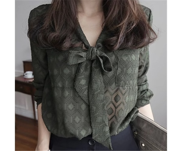 レディース トップス シャツ ミドル丈 長袖 Vネック りぼんタイ フェミニン シフォン リボン 異国風 かわいい 大人可愛い きれいめ 上品 おしゃれ かっこいい こなれ感 個性的 エレガント 5,980円