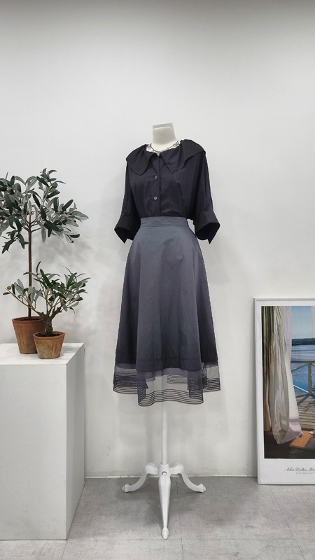 丸いカラー5分丈袖のかさかさブラウス女性ビッグサイズショートオーバーフィットブラックブラウス