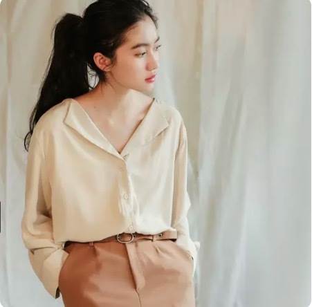 トップス デート シャツ ブラウス 白シャツ 白トップス ミディアム丈 袖あり 長袖 ボリューム袖 スリーブ フレアスリーブ ホルンスリーブ 萌袖 襟付き スタンドカラー フレア セミフレア 細身 ス 4,933円